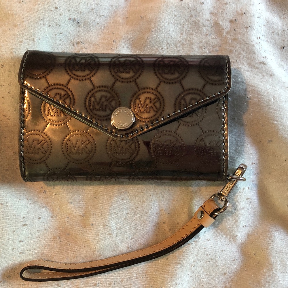 Phone case / wallet wristlet